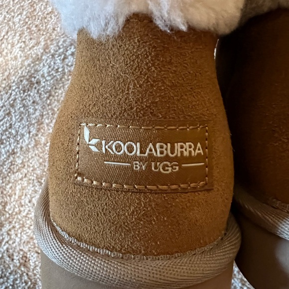Koolaburra by UGG Tan Boots with Cream Fur - Picture 6 of 6